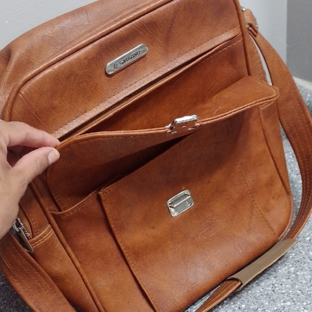 Samsonite Brown Messenger Bag with Adjustable Strap - Picture 2 of 14
